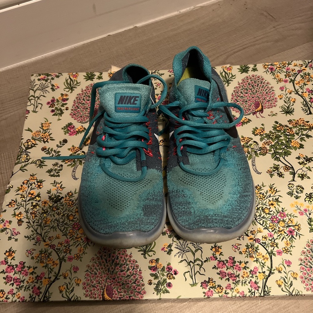 Running sneakers